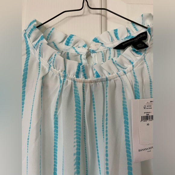 Banana Republic sleeveless blouse with button in back size 0, NWT - Picture 4 of 7